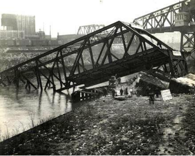 The Central Viaduct Bridge being dismantled (Filkins, 1942).